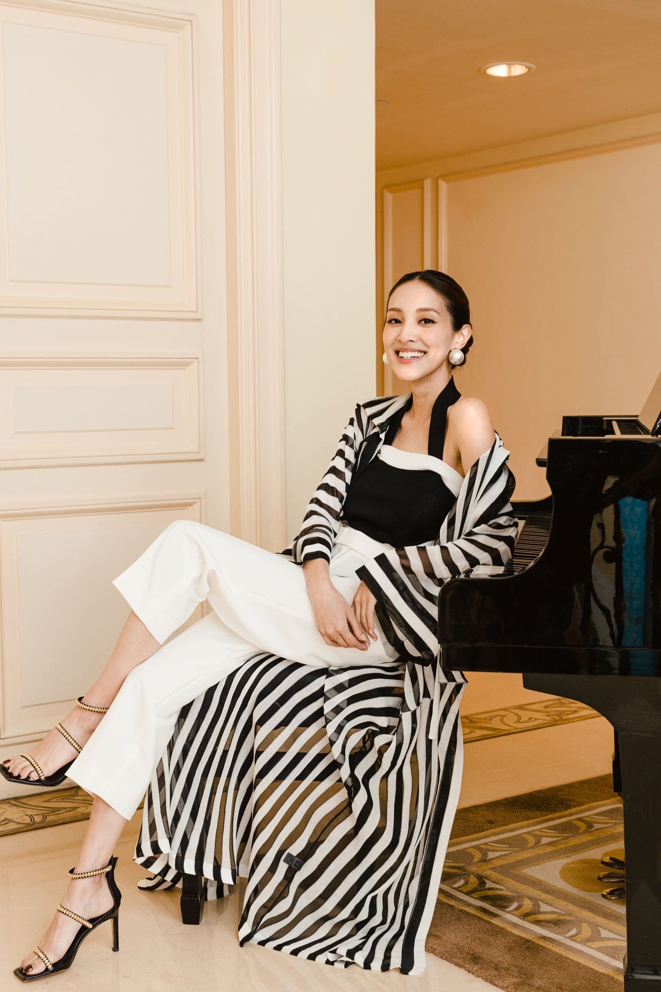 Guest seated beside a piano at the Anteprima evening presentation